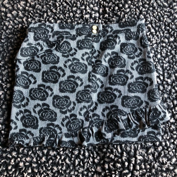 Charlie & Robin Anthropologie Black floral skirt - Picture 2 of 3